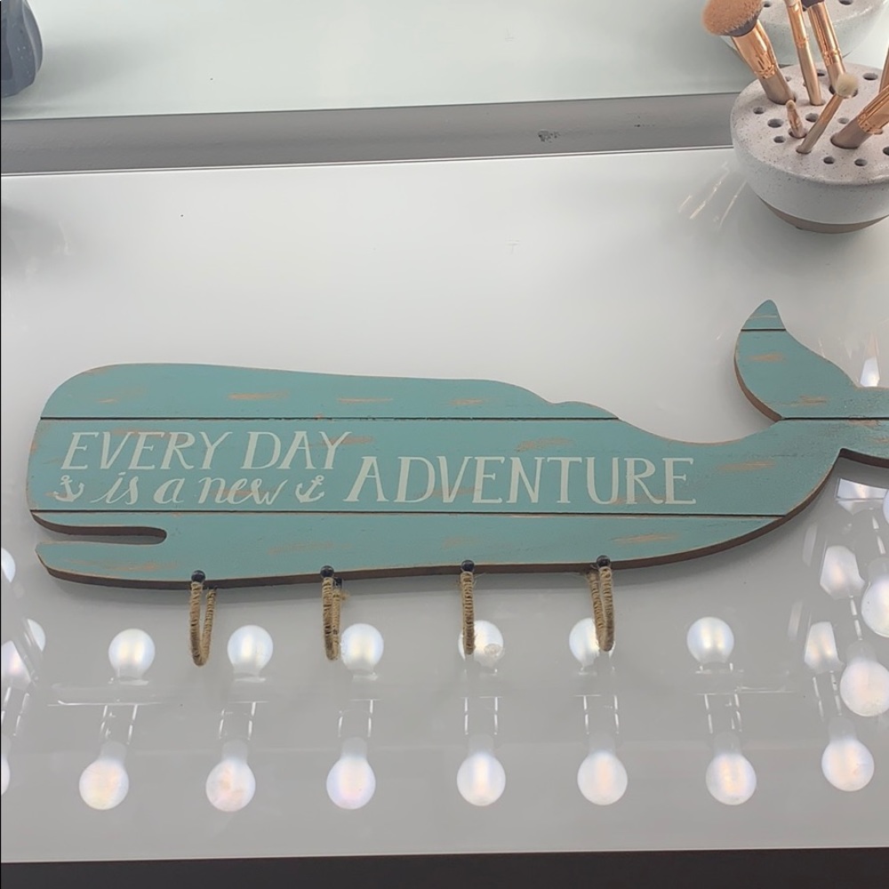 Wall decor with hooks